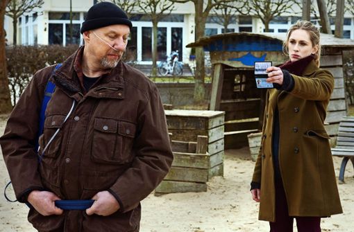 Die neue Hauptfigur bringt viel Leben in die Reihe: Rikke Lylloff als Ellen Norgaard mit Hans Brückner. Foto: NDR