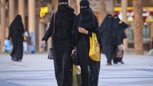 Weil sie in einem Snapchat-Video einen Minirock getragen hat, ist in Saudi-Arabien eine Frau festgenommen worden. (Symbolbild) Foto: dpa