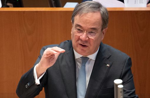 Armin Laschet (CDU) appelliert an die Bürger, sich an die Regeln zu halten. Foto: dpa/Federico Gambarini