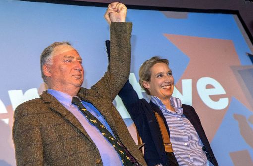 Das Spitzenduo Alexander Gauland und Alice Weidel feiern das Ergebnis ihrer Partei. Foto: dpa