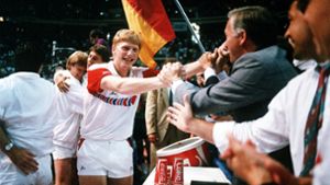 Boris Becker gewinnt die legendäre „Schlacht von Hartford“ gegen John McEnroe. Es ist der Beginn der größten deutschen Tennis-Ära. Foto: AP
