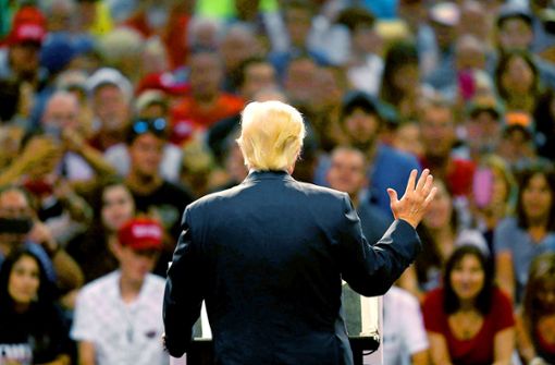 Im Wahlkampf standen hinter Donald Trump durchtriebene Helfer. Foto: Getty