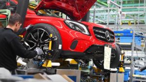 Alle Bänder stehen still: die großen deutschen Autohersteller reagieren jetzt auf die Corona-Pandemie. Auch Daimler schließt die meisten seiner Produktionsanlagen in Europa. Foto: dpa/Uli Deck
