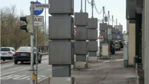 In Ludwigsburg an der Stuttgarter Straße stehen mehrere Luftfiltergeräte direkt hintereinander. Foto: Simon Granville