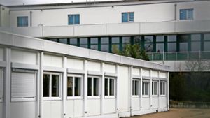 Noch stehen die Container am Korntaler Gymnasium, demnächst dienen sie in Münchingen als Flüchtlingsunterkunft. Foto: factum/Granville