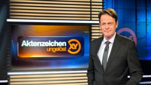 ZDF-Moderator Rudi Cerne im Studio der Sendung Aktenzeichen XY ... ungelöst. Foto: Sina Schuldt/dpa