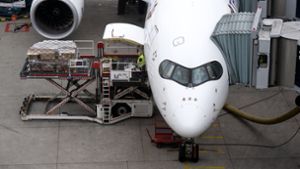 Am Flughafen München werden zahlreiche Gepäckstücke gelagert. Foto: dpa/Sven Hoppe