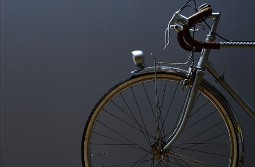 Sieht nicht nur schön aus, sondern wird auch alt: ein  Rennrad mit Stahlrahmen und wenig Technik. Foto: Adobe Stock/Bernd Schwabedissen