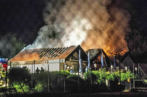 Etwa 400 000 Euro Schaden sind bei dem Brand im Vereinsheim entstanden. Foto: SDMG