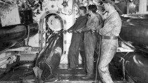 Ladevorgang an Bord eines englischen U-Boots 1939 Foto: Imago// Archives International