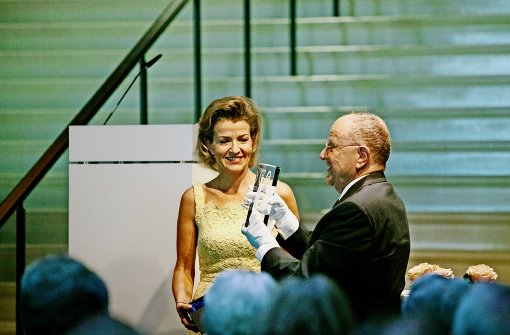 Anne-Sophie Mutter erhält den Preis von Peter Linder Foto: Lichtgut/Ecker