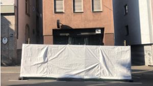 So wird die Terrasse der Schwarz-Weiß-Bar nicht mehr lange aussehen. Foto: Knud Scheibel