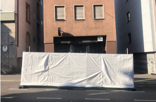 So wird die Terrasse der Schwarz-Weiß-Bar nicht mehr lange aussehen. Foto: Knud Scheibel