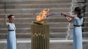Das Feuer olympische Feuer brennt –  die Frage ist nur, wie lange noch. Foto: dpa/Aris Messinis