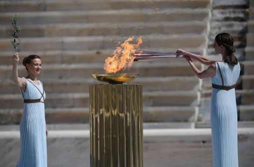 Das Feuer olympische Feuer brennt –  die Frage ist nur, wie lange noch. Foto: dpa/Aris Messinis
