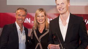 Claas Relotius (re.) mit Nina Ruge und Hannes Jaenicke beim Gewinn des CNN Awards im Jahr 2014 Foto: CNN International