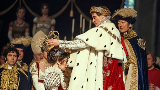 Vanessa Kirby  als  Joséphine,  Joaquin Phoenix als Napoleon. Foto: dpa/Aidan Monaghan