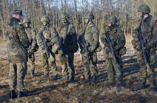 Rekruten der Bundeswehr bei der Ausbildung am G36 Foto: dpa-Zentralbild