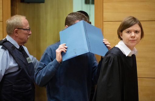 Der 57-jährige Deutsche muss sich vor dem Landgericht Bielefeld wegen versuchten Mordes verantworten. Foto: dpa