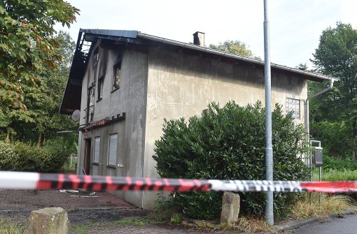 Der Angeklagte soll das Feuer im Juli 2015 in einer geplanten Flüchtlingsunterkunft in Remchingen gelegt haben. (Archivfoto) Foto: dpa