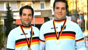 Philipp (links) und Max Bläsi sind Deutsche Meister im Radball. Foto: Birgit Kiefer