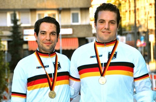 Philipp (links) und Max Bläsi sind Deutsche Meister im Radball. Foto: Birgit Kiefer