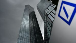 Wer führt künftig die Geschicke in den Doppeltürmen der Deutschen Bank in Frankfurt? Immer neue Namen für die Nachfolge von John Cryan an der Spitze von Deutschlands größtem Kreditinstitut werden gehandelt. Foto: dpa