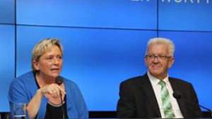 Susanne Eisenmann ist CDU-Spitzenkandidatin bei der kommenden Ministerpräsidentenwahl und könnte Winfried Kretschmann (Grüne, rechts) beerben. Foto: Staatsministerium Baden-Württemberg