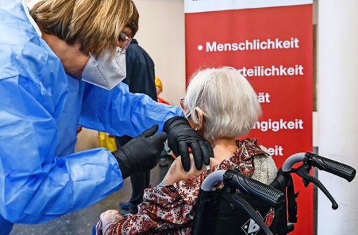 Mobile Teams unterwegs: Im Kreis Böblingen sind derzeit  die Bewohner von vier Heimen geimpft worden. Foto: dpa/Hendrik Schmidt