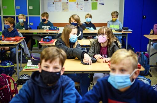 Vom 18. Oktober an sollen die Masken im Schulunterricht fallen. Foto: dpa/Gregor Fischer