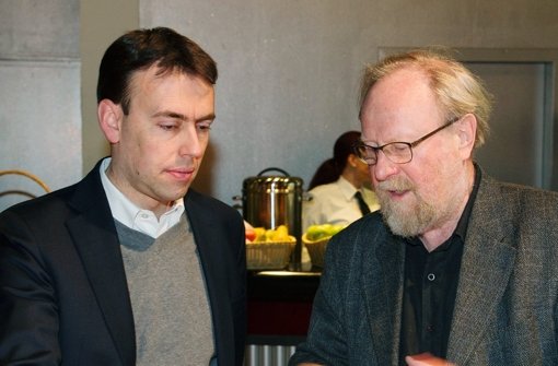 Auf ein Weckle mit Wolfgang Thierse: Am Prenzlauer Berg wirbt der SPD-Chef des Landes um die Stimmen der Exil-Schwaben – und Wolfgang Thierse gibt den Schwabenfreund. Foto: dpa