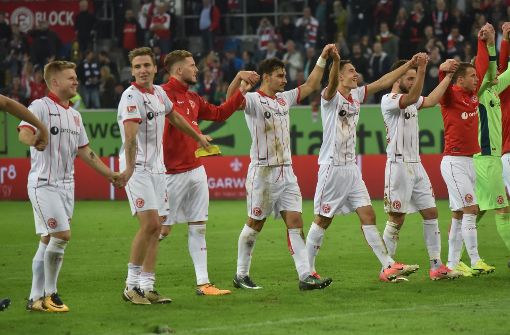Das Team von Fortuna Düsseldorf will am Freitag in Sondertrikots bei der Partie gegen den SV Darmstadt auflaufen. (Archivfoto) Foto: Bongarts