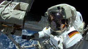 Ein Astronaut beim Außenbordeinsatz an der Internationalen Raumstation in 400 Kilometer Höhe Foto: ESA/NASA