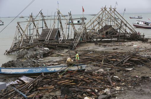 Die Zahl der Todesopfer nach dem Tsunami in Indonesien steigt weiter. Foto: AP