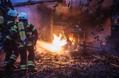Auf dem Schönbühl bei Beutelsbach ist eine Gartenhütte komplett abgebrannt. Foto: SDMG