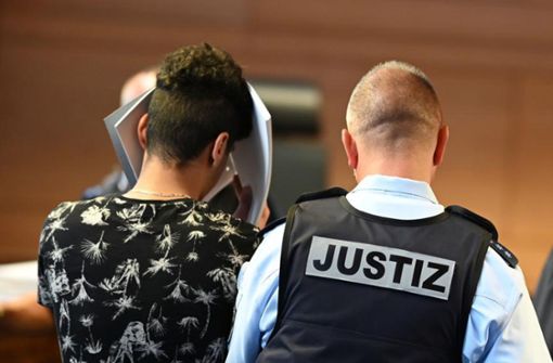 Wegen einer mutmaßlichen Gruppenvergewaltigung stehen in Freiburg elf Angeklagte vor Gericht Foto: dpa/Patrick Seeger