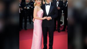 Scarlett Johansson und ihr Mann Colin Jost liefern auf dem roten Teppich in Cannes Inspiration für festliche Hochzeitsgarderobe. Foto: imago/Italy Photo Press