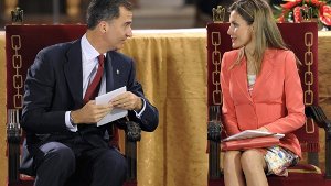 Kronprinz Felipe und seine Frau Letizia waren am Mittwoch das erste Mal nach Juan Carlos Ankündigung wieder in der Öffentlichkeit zu sehen. Foto: dpa