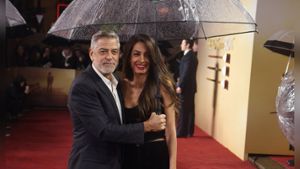 George Clooney: Mit Schirm, Charme und Ehefrau