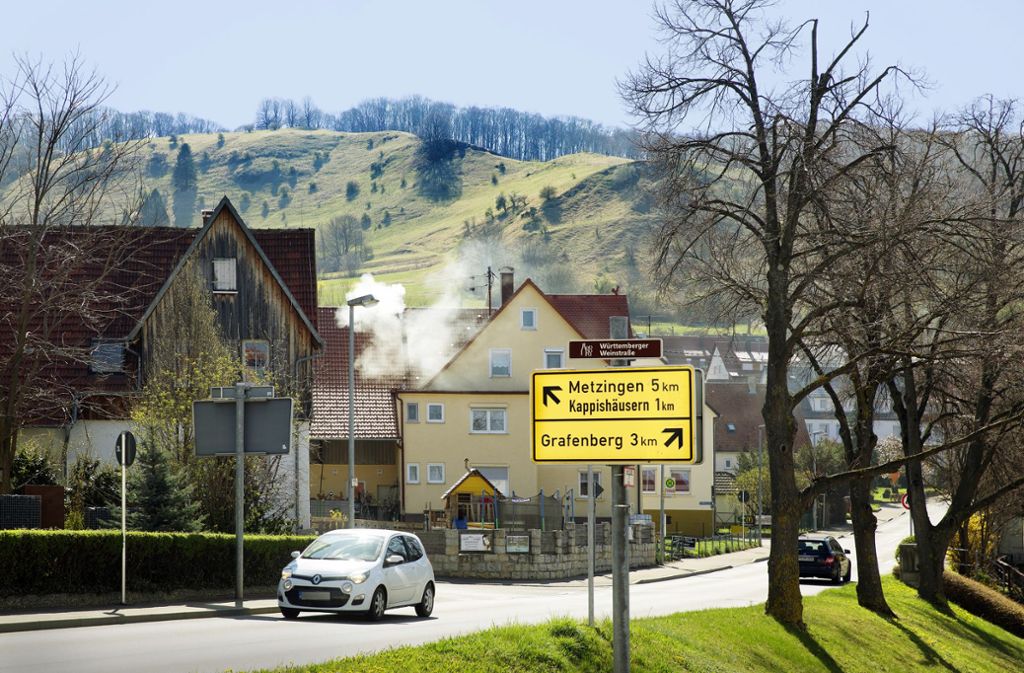 Die Gemeinde am Fuß des Hausbergs Jusi ist besonders betroffen: In Kohlberg sind schon fünf Covid-19-Todesfälle zu beklagen. Foto: Horst Rudel