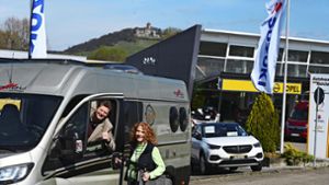 Claus und Diane Reiche teilen die Begeisterung für Wohnmobile – sowohl im Privaten wie auch im Beruflichen. Foto: Werner Kuhnle