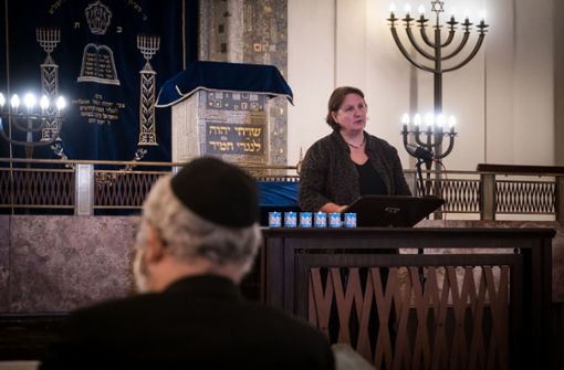 Die Gedenkveranstaltung wurde aus der fast leeren Synagoge gestreamt. Foto: Lichtgut/Achim Zweygarth