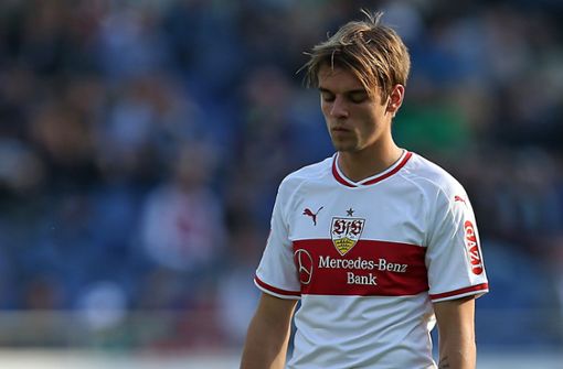 Geknickt: Borna Sosa fehlt dem VfB Stuttgart wohl länger als zunächst befürchtet. Foto: Baumann