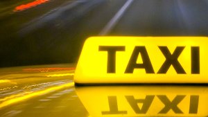 Einer betrunkenen 47-Jährigen war die Fahrt mit dem Taxi wohl zu teuer. Sie setzte sich lieber selbst ans Steuer. Foto: Shutterstock
