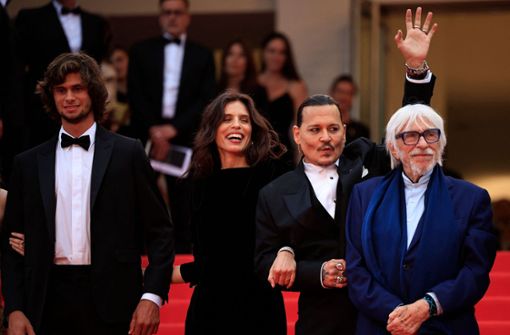 Johnny Depp und andere Größen aus Film und Fernsehen präsentierten sich auf dem roten Teppich der Filmfestspiele in Cannes. Foto: AFP/VALERY HACHE