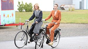 Strampelnde Supermodels: Die Das perfekte Model-Jurorinnen Karolina Kurkova (links) und Eva Padberg. Foto: Vox