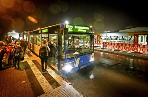Die Busse nach Böblingen sind am frühen Morgen nicht selten überfüllt. Foto: factum/Granville