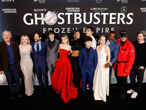 Alte und neue Ghostbusters bei der Frozen Empire-Premiere in New York zusammen auf dem roten Teppich. Foto: imago/UPI Photo