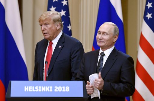 Da lächelt einer aber selig: Nicht nur aus Sicht der deutschen Außenpolitik hat Russlands Präsident Wladimir Putin (rechts) seinen US-Kollegen Donald Trump über den Tisch gezogen. Foto: Lehtikuva