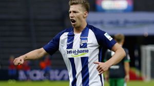 Mitchell Weiser besiegt mit seinen Berlinern den Erzrivalen Schalke 04 mit 2:0. Foto: Bongarts